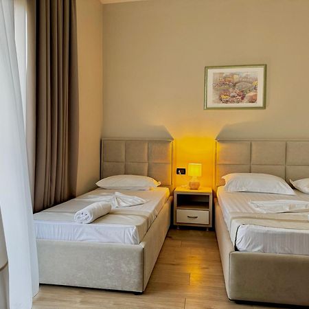 Hotel Denta Radhimë Екстериор снимка