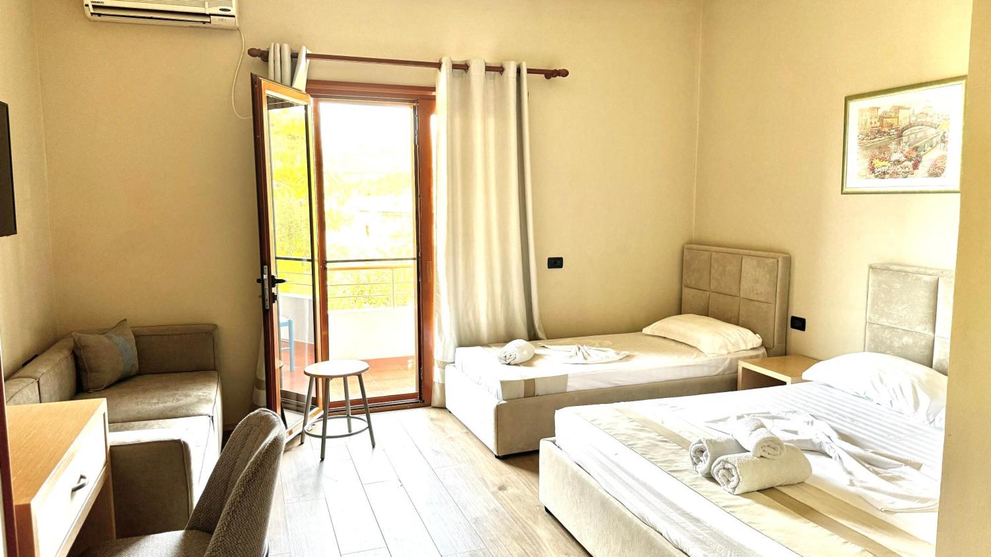 Hotel Denta Radhimë Екстериор снимка