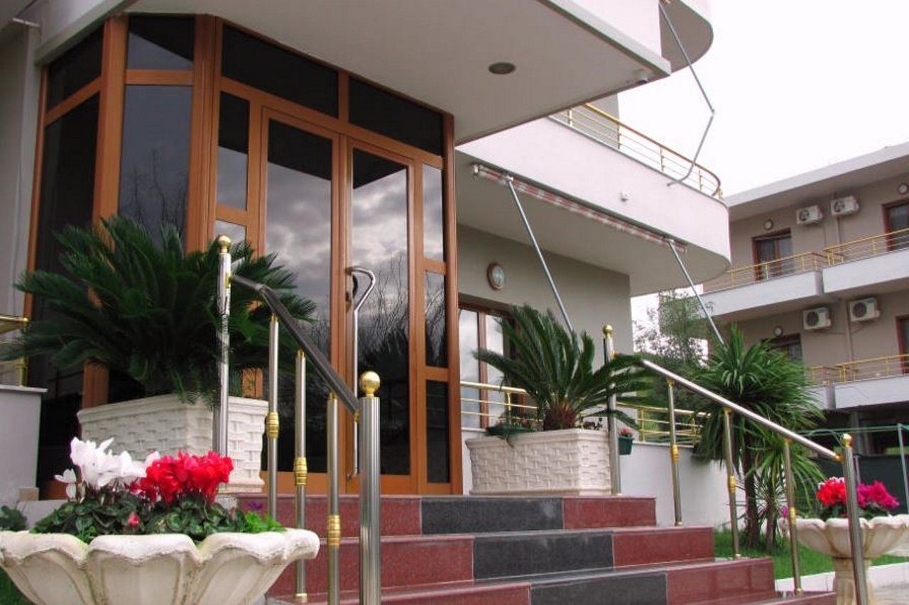 Hotel Denta Radhimë Екстериор снимка