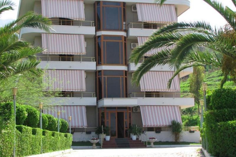 Hotel Denta Radhimë Екстериор снимка